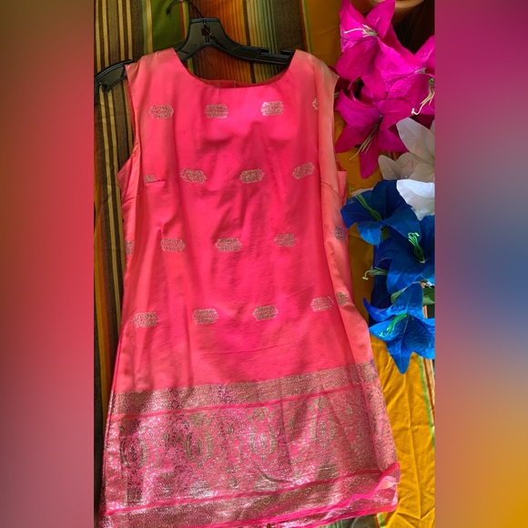 Fuchsia pink suit with silver print trouser - Picture 4 of 5